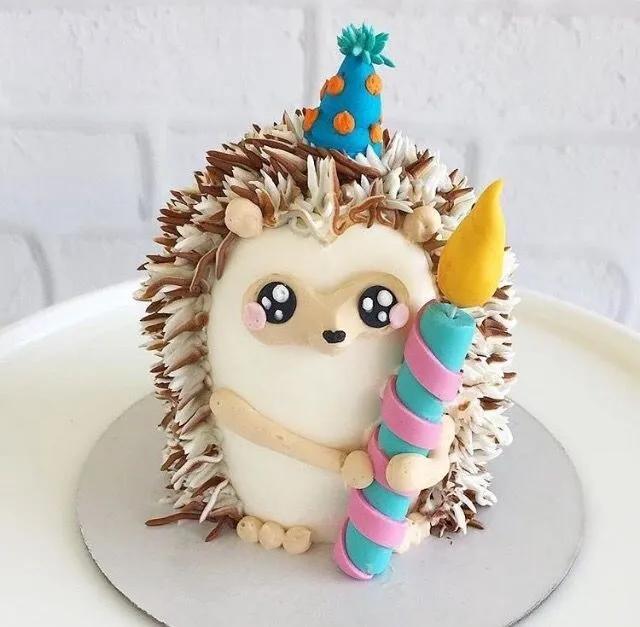 Pin by Wendy hammond on Let them eat Cake | Animal cakes, Hedgehog cake ...
