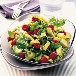 avocadosalat mit himbeeren