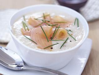 bohnencremesuppe mit räucherlachs