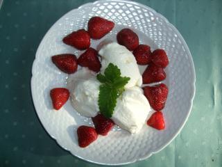 buttermilch mousse mit früchten