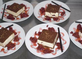 dessertschnitten mit himbeeren