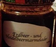 erdbeer und heidelbeermarmelade