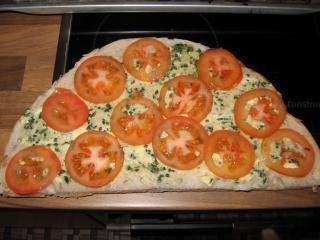 fladenbrot mit tomaten und schafskäse