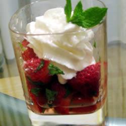 frische erdbeeren mit minze