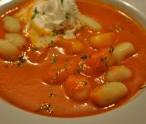 fruchtige tomatensuppe mit gnocchi