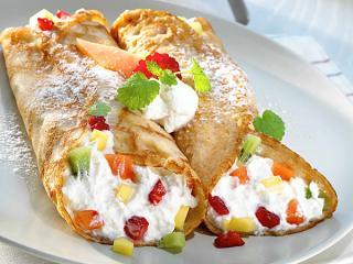 gefüllte fruchtcrêpes mit ricotta