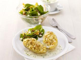 käsekartoffeln mit spinatsalat