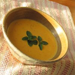 möhrencremesuppe mit walnüssen