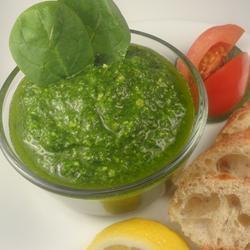 pesto mit basilikum und spinat