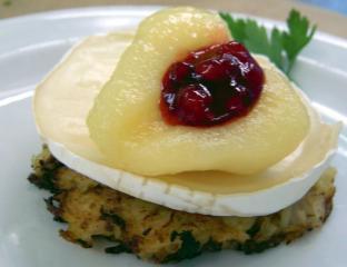 reibeplätzchen mit camembert und birnen