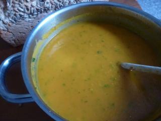 scharfe karottencremesuppe