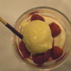 schmankerlcreme mit himbeeren