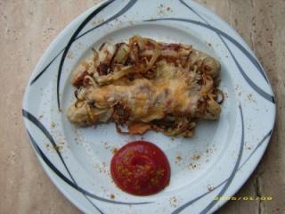 überbackene bratwürstchen mit curryzwiebeln