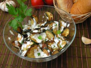 zucchini mit joghurt