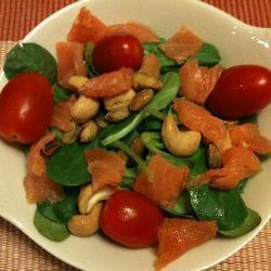 feldsalat mit räucherlachs