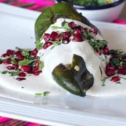 gefüllte poblano mit walnusssoße chiles en nogada