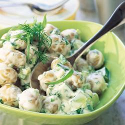 kartoffelsalat mit kräutercreme