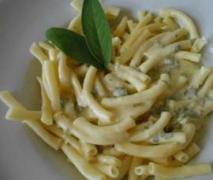 maccheroncini an sahnesalbei