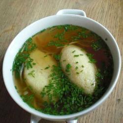 omas grießnockerlsuppe