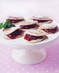 rahmdalken mit weichsel sauerkirschkonfitüre